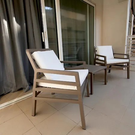 Apartament Brand New Listing Located Just Off Seafront *