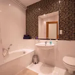 شقة Brand New Listing Located Just Off Seafront *