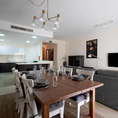 Апартаменты Brand New Listing Located Just Off Seafront *