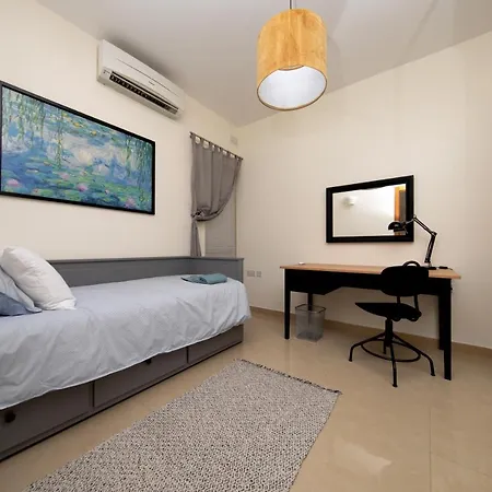 Апартаменты Brand New Listing Located Just Off Seafront *