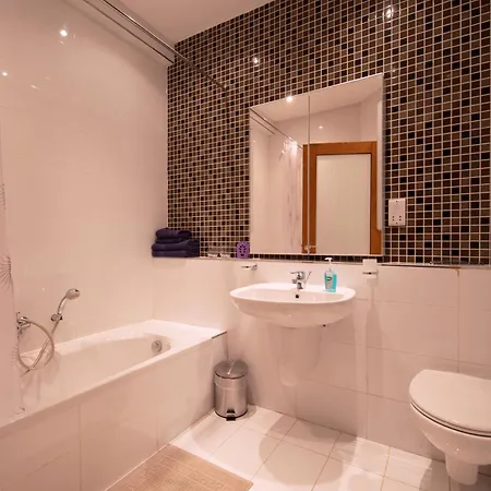 公寓 Brand New Listing Located Just Off Seafront *